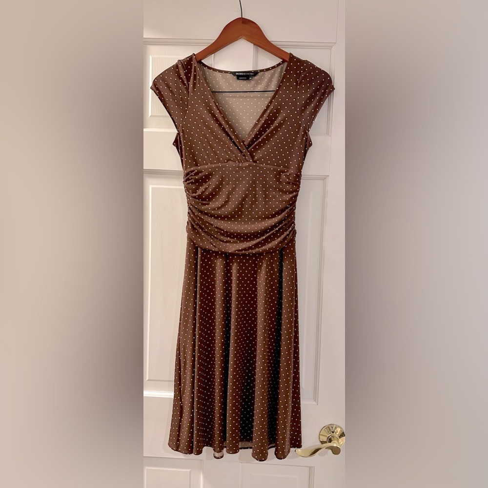 BCBG Maxazria polka dot short sleeve dress. Brown and white. Size XS.